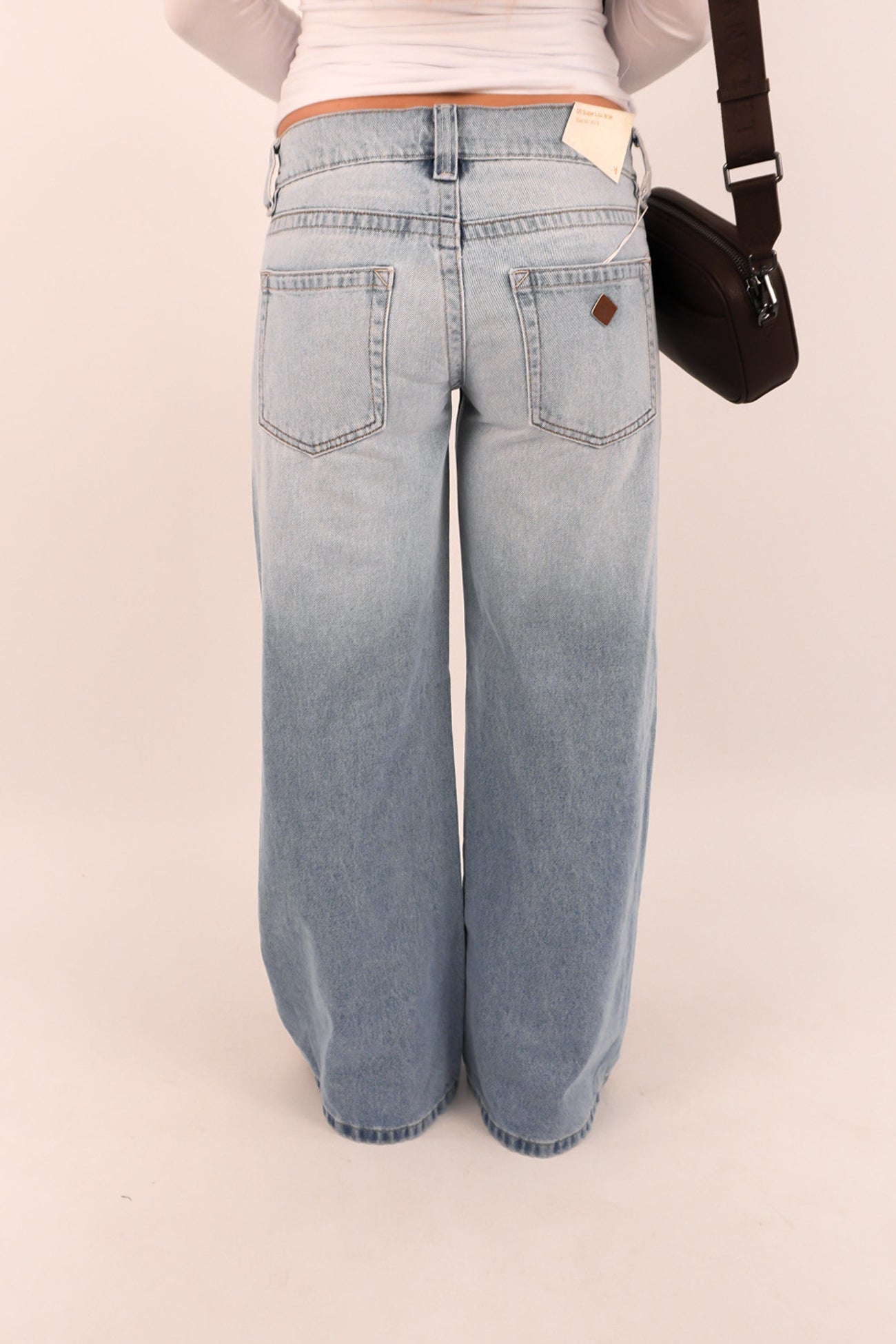 A 00 Super Low & Wide Jean Kaia Worn