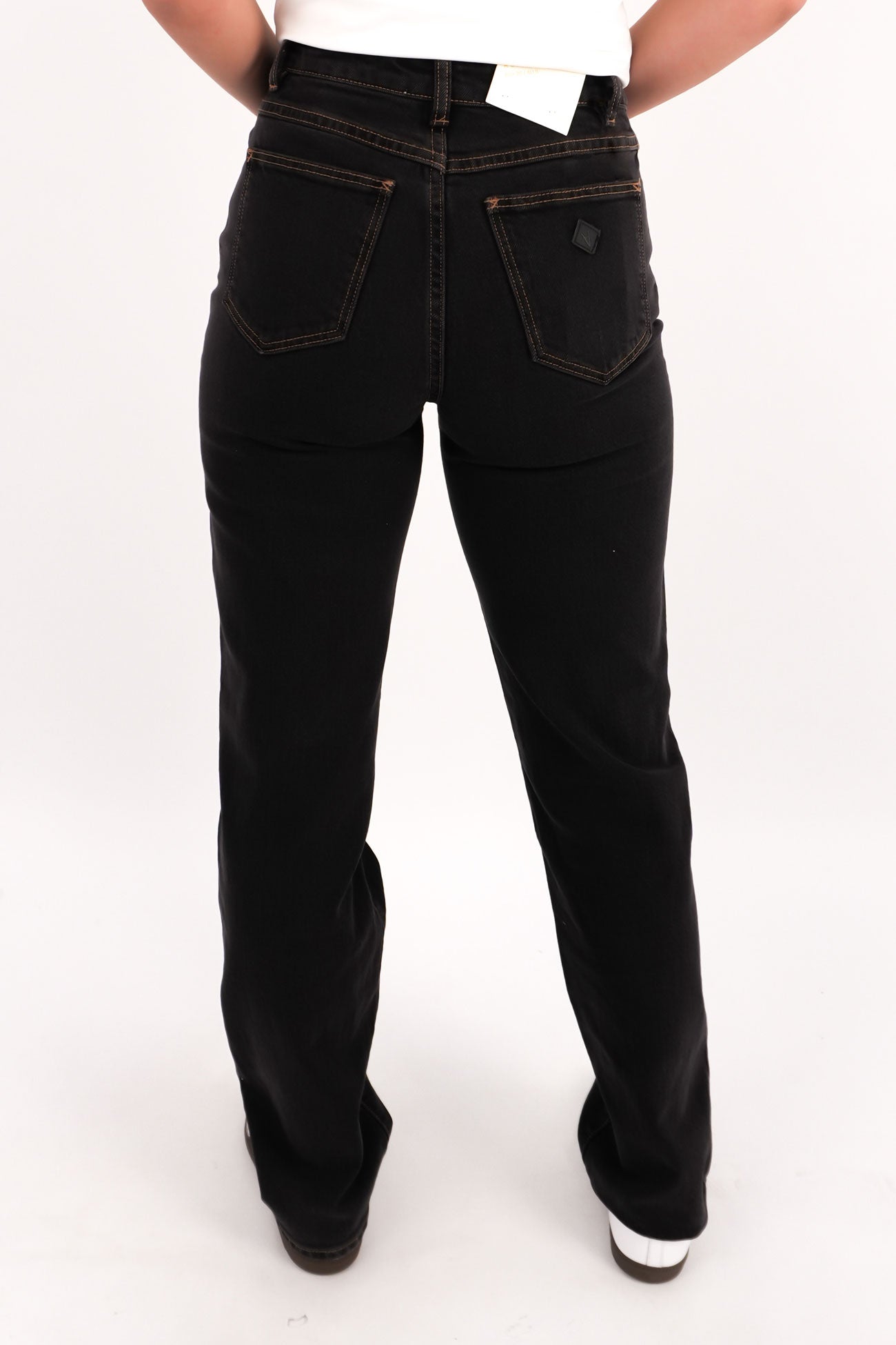 A 94 High Straight Jean Cara