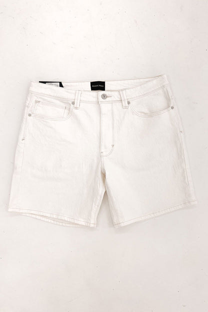 A 90s Cropped Short Powder White