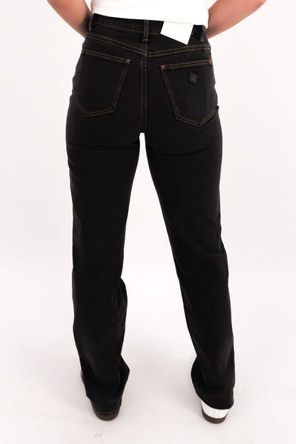 A 94 High Straight Jean Cara