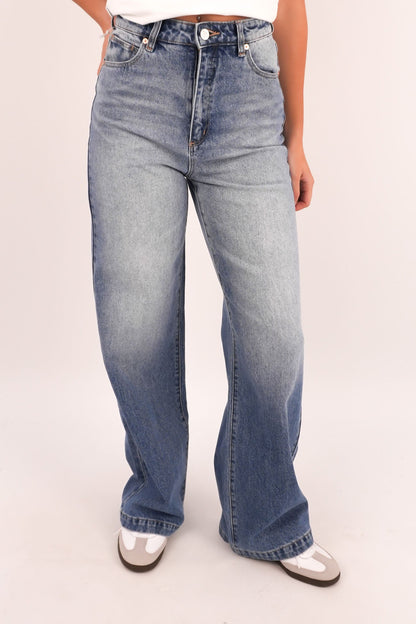 A 94 High & Wide Jean