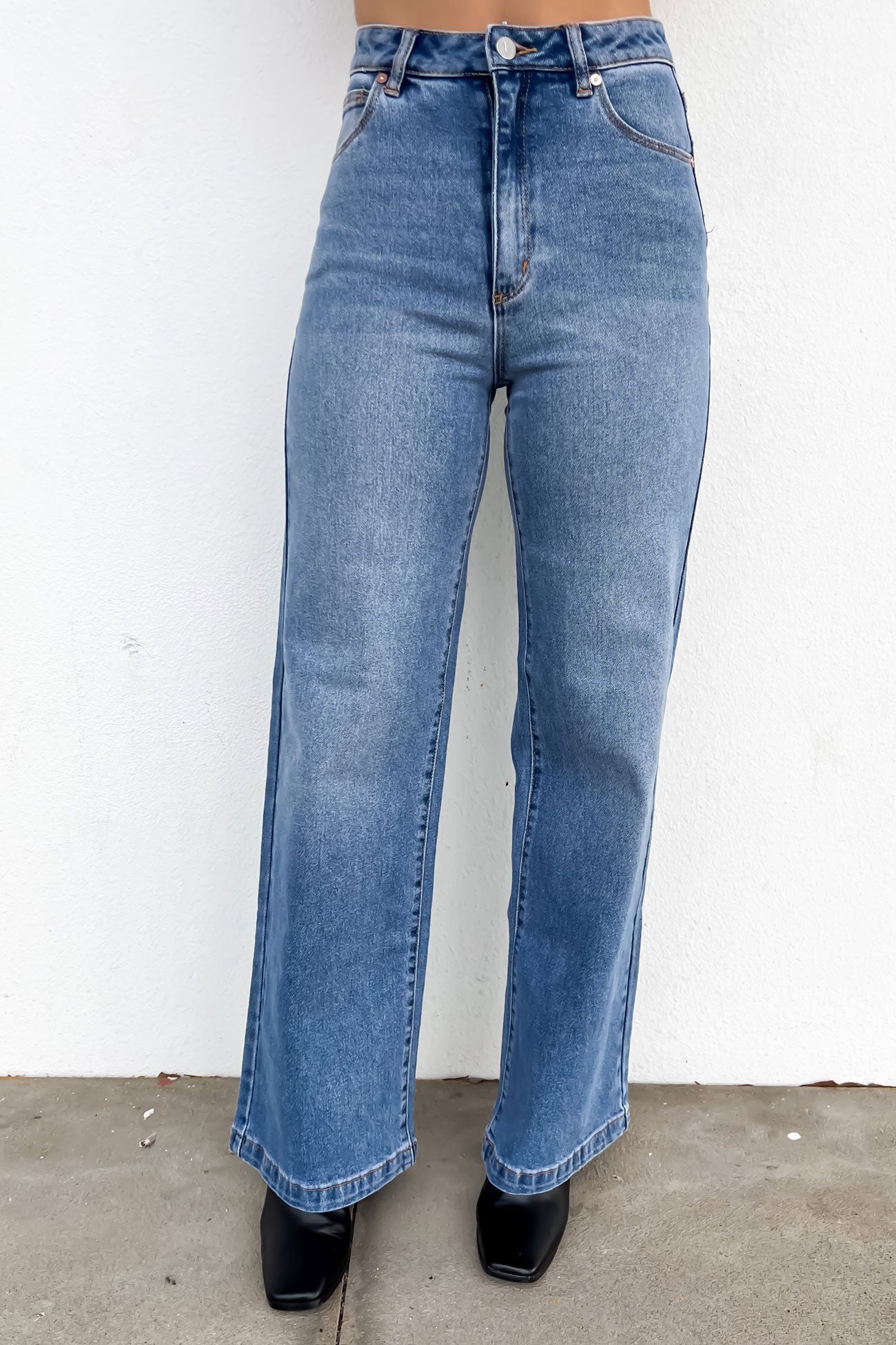 A 94 High & Wide Jean