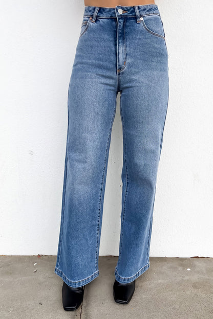A 94 High & Wide Jean