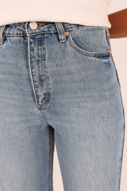 A 94 High & Wide Jean Liv