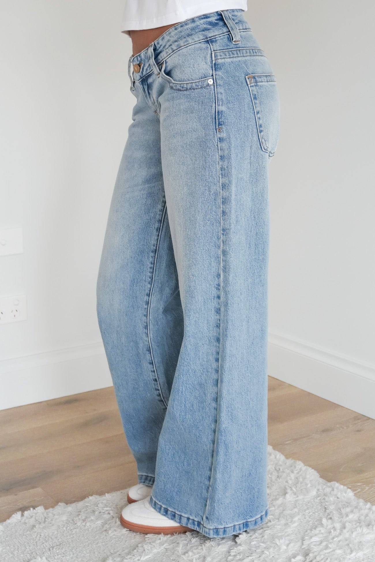 A 00 Super Low & Wide Jean Jody