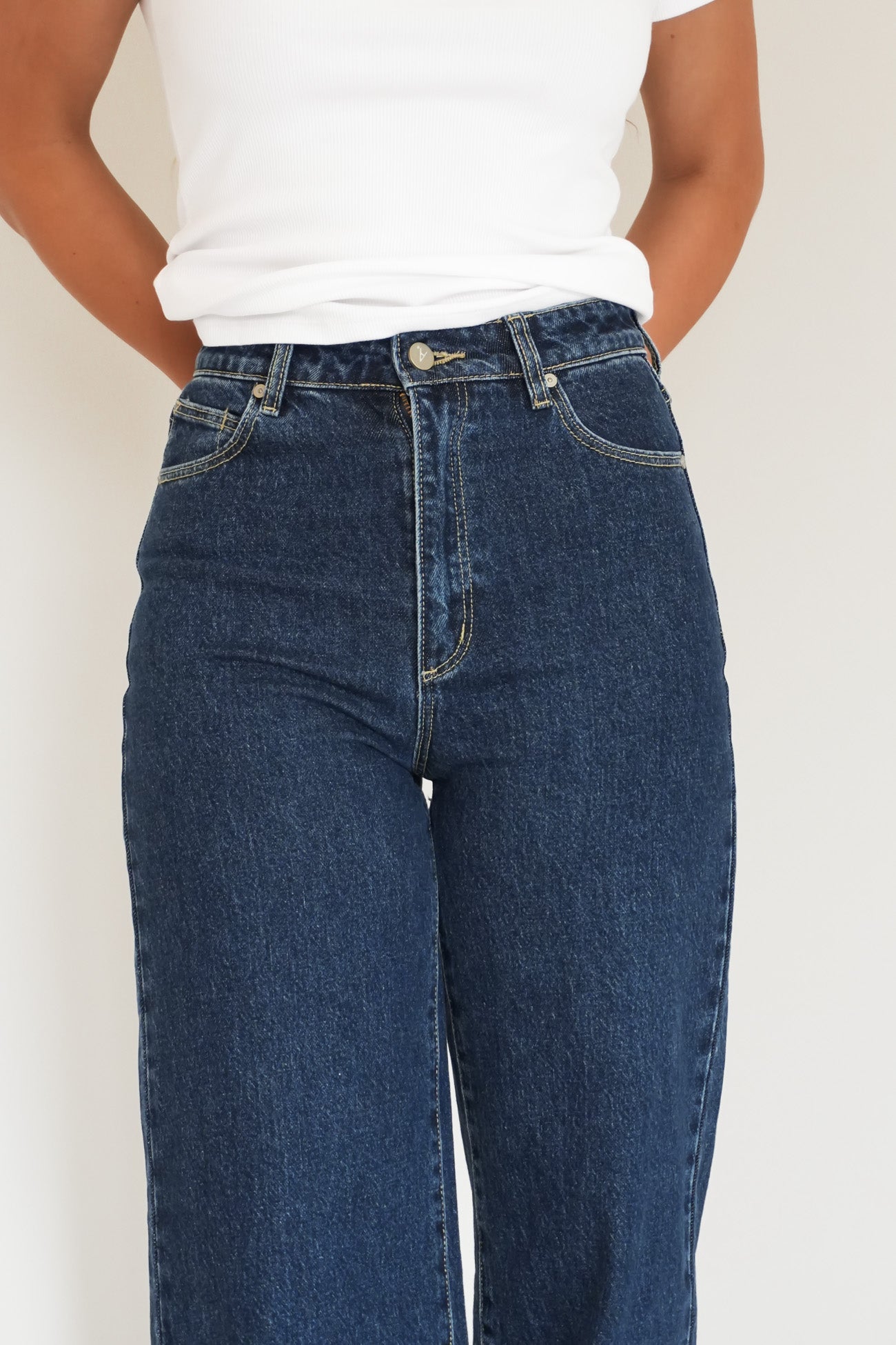 A 94 High & Wide Petite Jean Tara