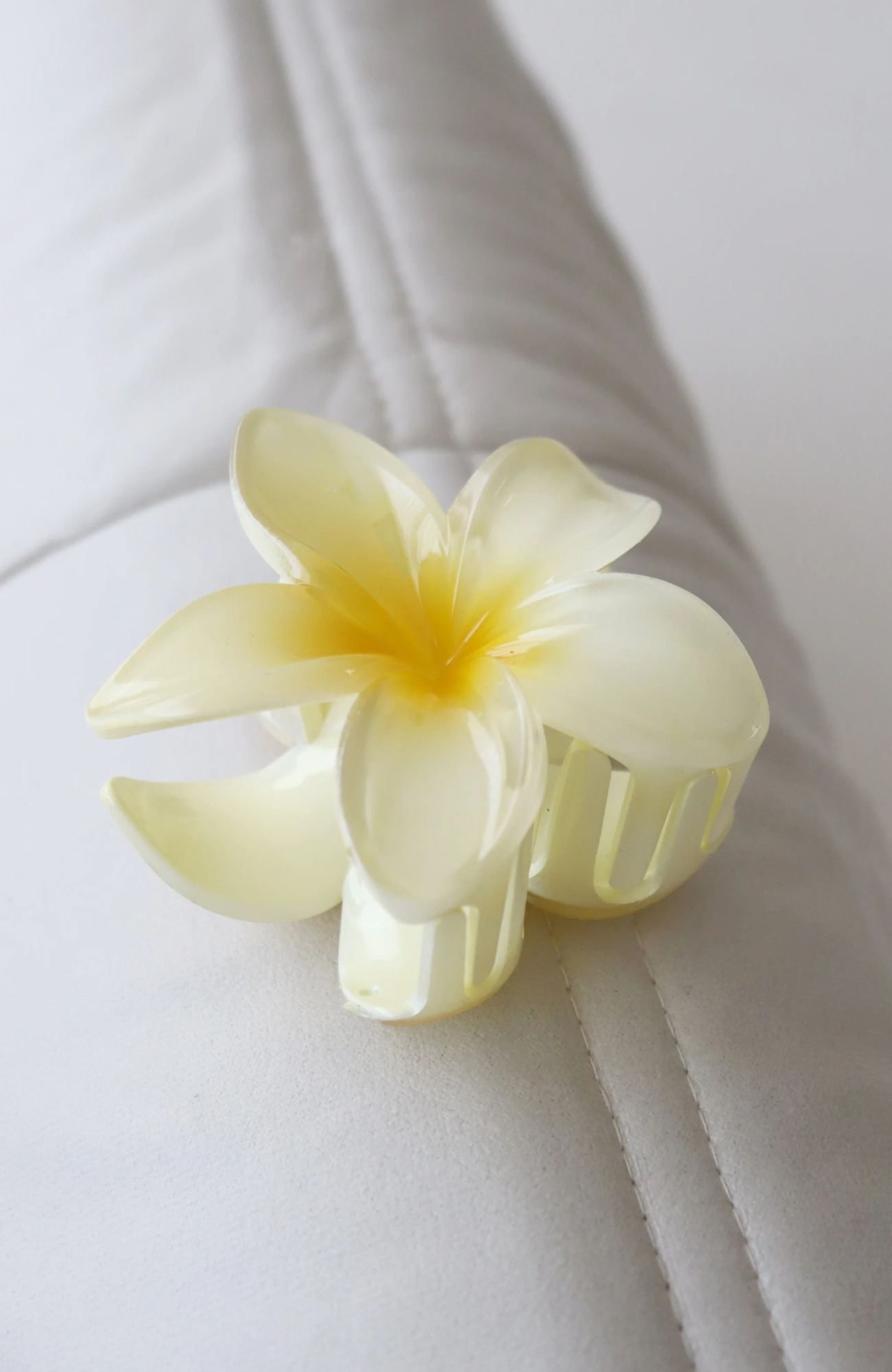 Aloha Claw Clip Yellow